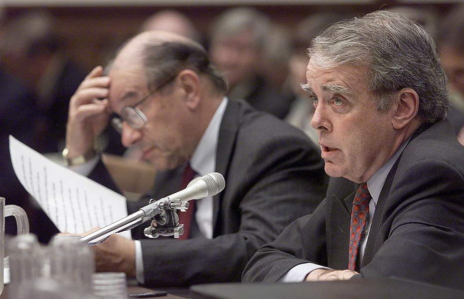 FRBNY President William McDonough (R) and Federal Reserve Chairman Alan Greenspan (L) testify during a hearing on systemic risks to the global economy from hedge fund operations